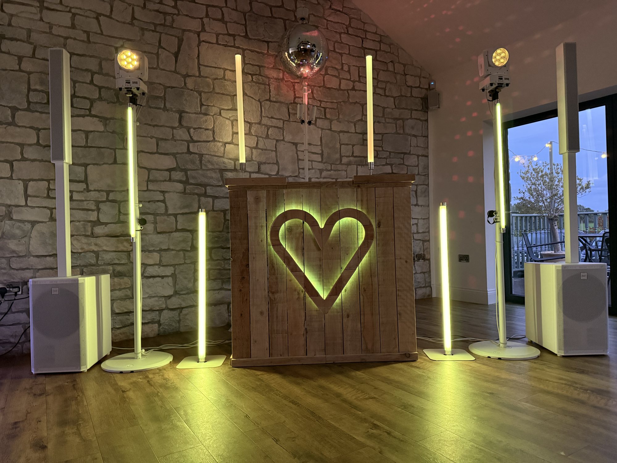 Rustic Booth Signature DJ Set Up